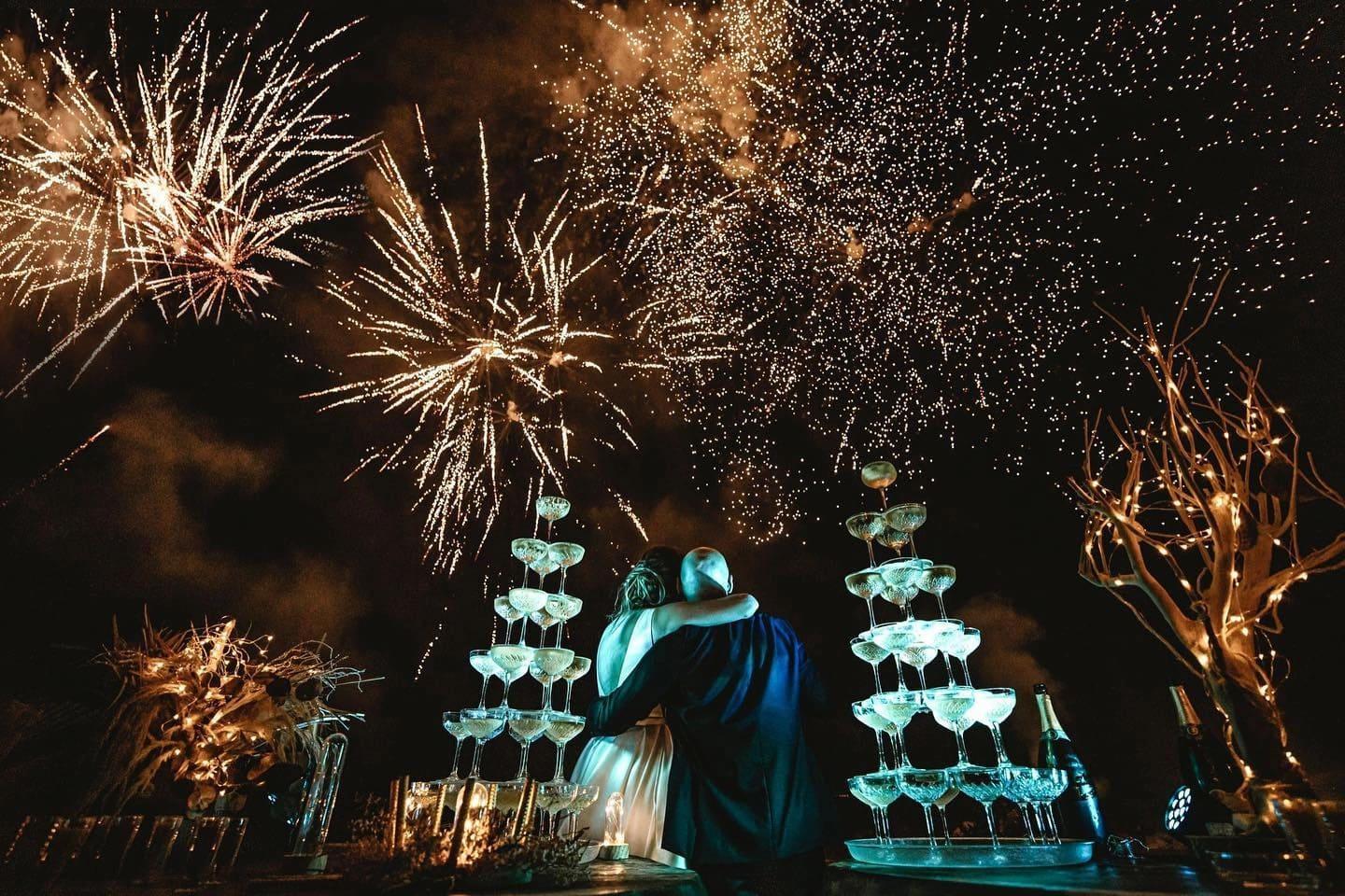 Instant magique : un feu d’artifice face à la mer à Lagnonu
